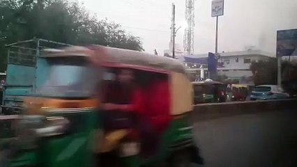 चौराहे पर वसूला जा रहा है नगर निगम की आड़ में गुंडा टैक्स