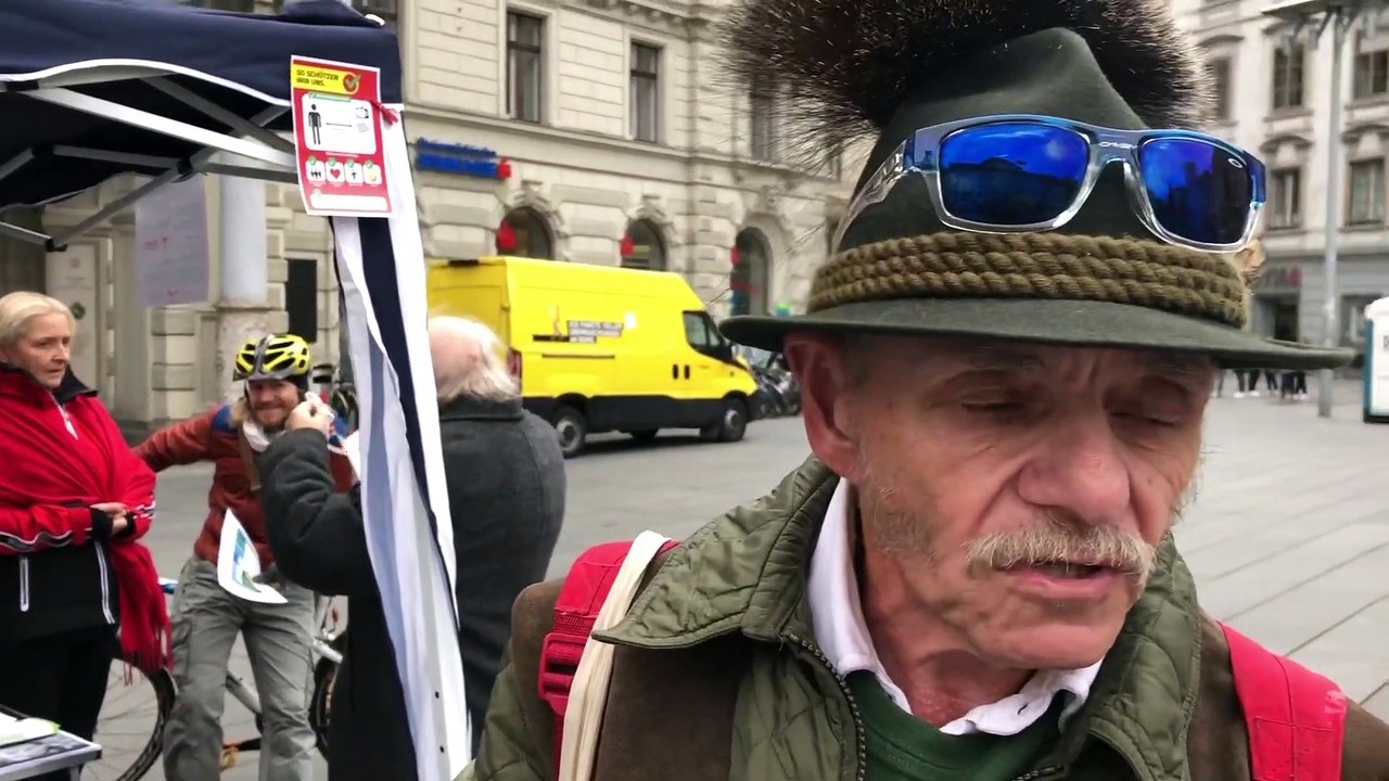 Horst beim Infotisch am Grazer Hauptplatz am 13.11.2020 zur aktuellen Lage ‼️‼️