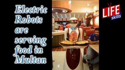 Robot Waiter Serving Pizza in Multan, Pakistan | Life Skills TV