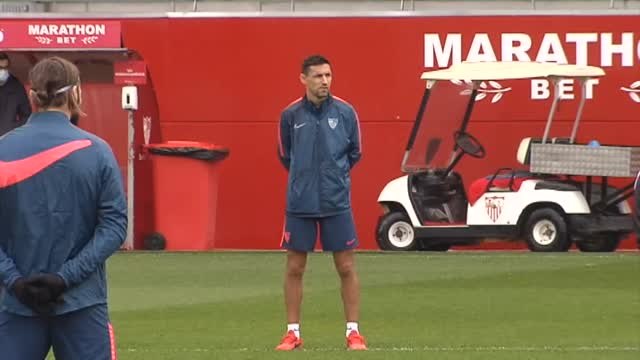 Emotivo minuto de silencio del Sevilla en homenaje a Maradona