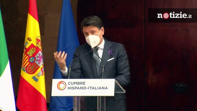 Coronavirus, Conte annuncia controlli a Natale per chi rientra dall'estero