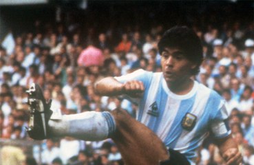 Gary Lineker leads tributes to legendary Diego Maradona