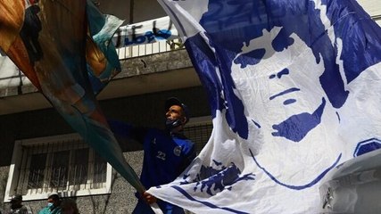 Fans, political leaders grieve Maradona's loss