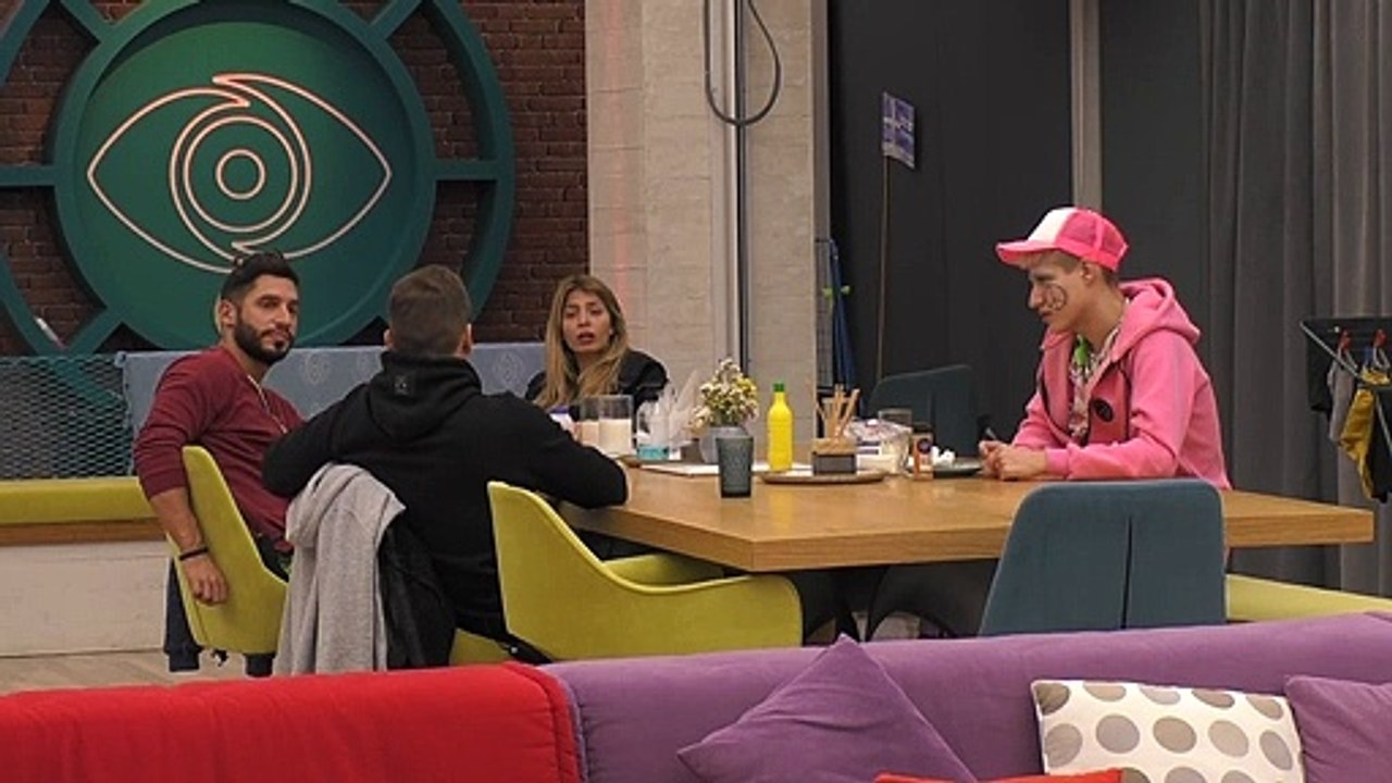 Big Brother: Δείτε πλάνα από τον καβγά Σοφίας Δ...