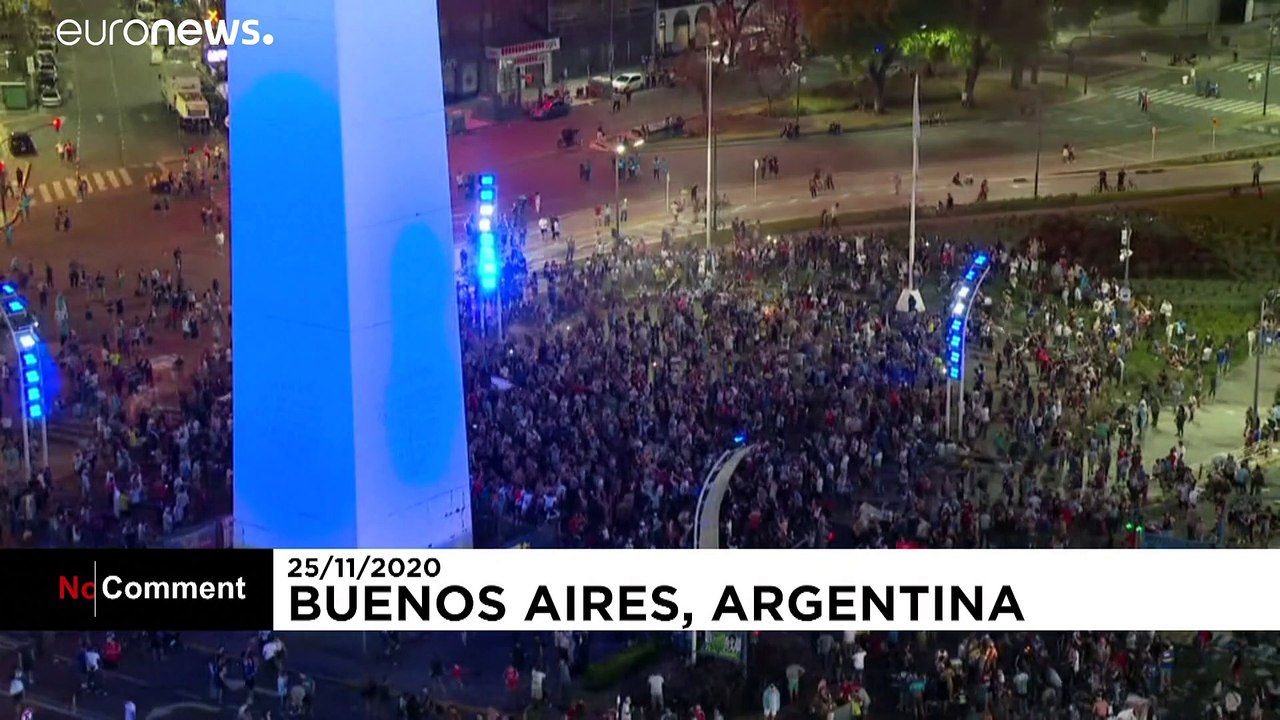 No Comment: Tausende Fans trauern um Fußball-Legende Maradona