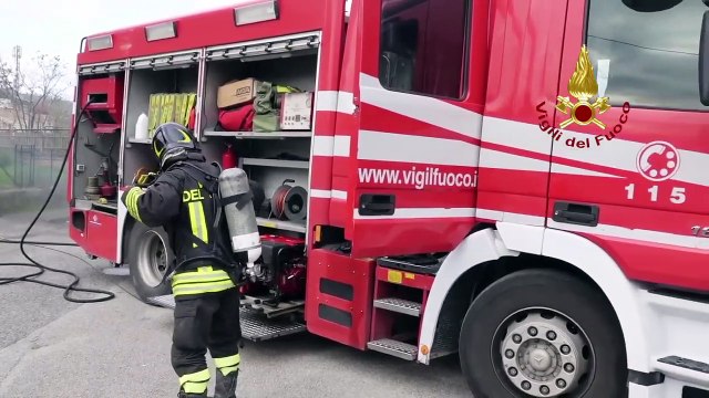Avellino - Incendio in un garage al Rione San Tommaso evacuata palazzina (26.11.20)