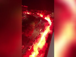 Maradona - Des fumigènes partout dans Naples