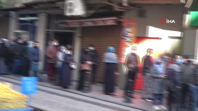 Vakaların Arttığı Gaziantep’te Korkutan Görüntü...Koronaya Rağmen 200 Metrelik Kuyruk