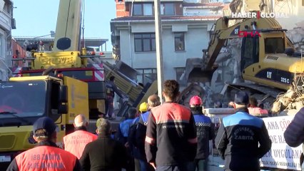 Kepçe yıkım sırasında saniye saniye böyle devrildi