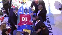 Thousands of fans flock to see Maradona's coffin