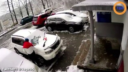 Il échappe de très peu à la mort en dégivrant son pare-brise !