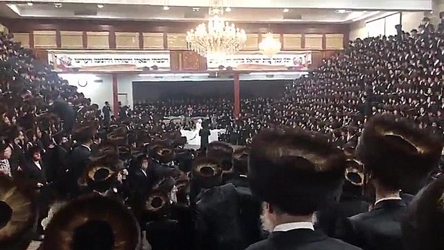 Plus de 7 000 personnes pendant un mariage en plein COVID-19