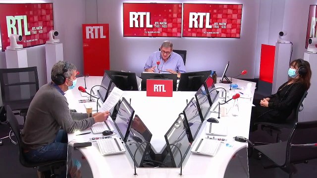 Télétravail : les conseils de Michel Cymes pour préserver votre corps et votre vue