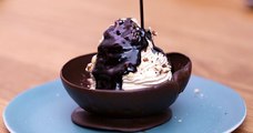 Glace vanille, noisettes concassées et crème fouettée à la cannelle, fondez pour le Bol Choco