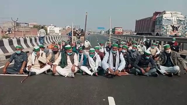 भारतीय किसान यूनियन ने रामादेवी हाइवे पर लगाया जाम