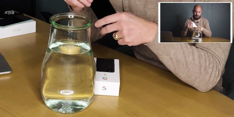 le-pixel-5-toujours-etanche-malgre-un-defaut-decran