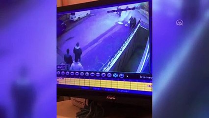 İSTANBUL - Maltepe'de yolda yürürken bir kişinin saldırısına uğrayan kadın yaralandı