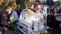 BURSA - Kuvözdeki bebeği hastaneye nakleden ambulans kaza yaptı: 2 yaralı