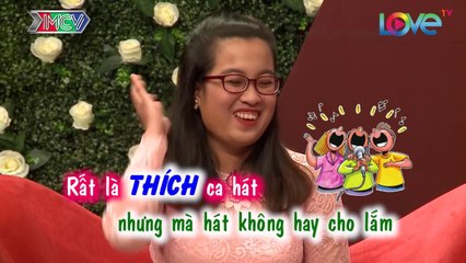 Anh công nhân bị gọi bằng CÔ vì quá ngoan được mẹ ruột cho CHỤP ẢNH CƯỚI ngay trên sân khấu | BMHH