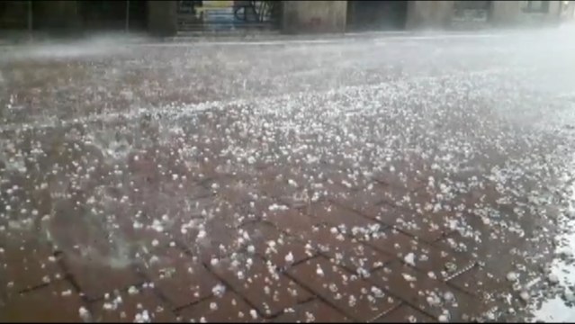 Las tormentas dejan a su paso por Valencia granizo y lluvia intensa