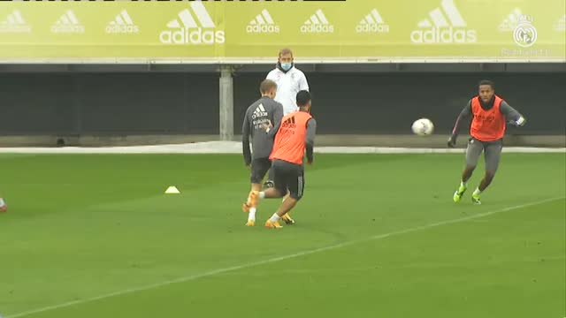 Último entrenamiento del Real Madrid antes de recibir al Alavés