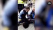 Los Mossos reducen a una joven con una pistola táser frente a un centro de salud en Sabadell