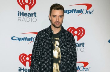 Justin Timberlake dona un vehículo accesible a un niño en silla de ruedas