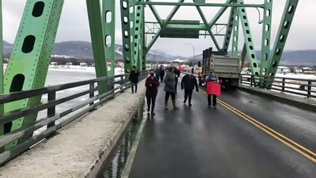 Manifestation d'étudiants de Listuguj pour un retour à l'école