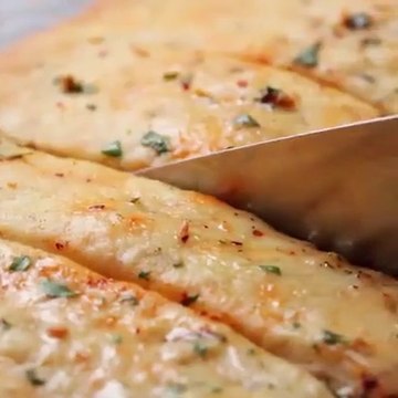 how to make garlic bread?| cheesy bread| easy recipe complete| Foodie|yummy and tasty