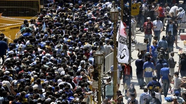 Thousands of Argentinians say goodbye to football genius Diego Maradona
