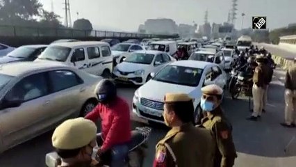 किसानों प्रदर्शन के बीच वाहनों की जाँच के कारण दिल्ली-गुरुग्राम सीमा पर यातायात जाम