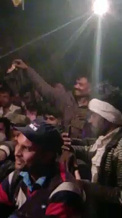लखीमपुर खीरी मैं खाकी वर्दी हुई शर्मसार, बार बालाओं पर पैसे लुटाता दिखा होमगार्ड