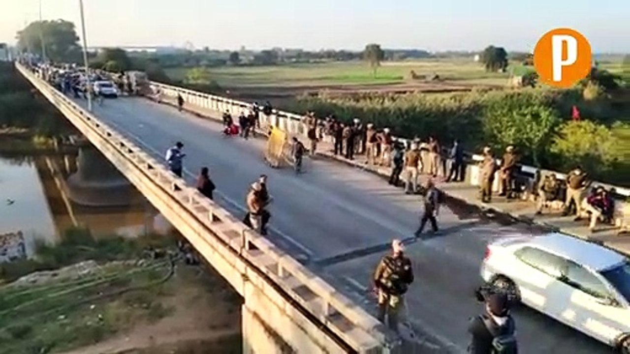 Police Removed All Barricades and Open All The Ways Going to Delhi - Watch Video