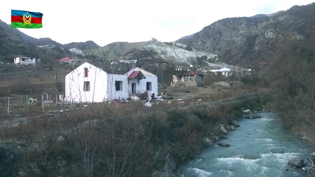 KELCEBER - Azerbaycan ordusu işgalden kurtarılan Kelbecer'e bayrak dikti