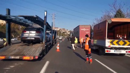 Скачать видео: KOCAELİ - Anadolu Otoyolu'ndaki kaza ulaşımı aksattı