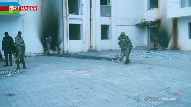 Azerbaycan ordusu işgalden kurtarılan Kelbecer'e bayrak dikti