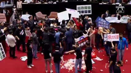 돼지 내장 날아다닌 대만 의회…미국산 수입 놓고 여·야 충돌