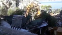 MUĞLA - Marmaris'te imara aykırı yapıların yıkımı sürüyor