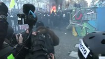 Altercados en una multitudinaria manifestación en París contra la nueva ley de seguridad