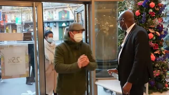 Francia inicia una tímida desescalada con la reapertura de comercios