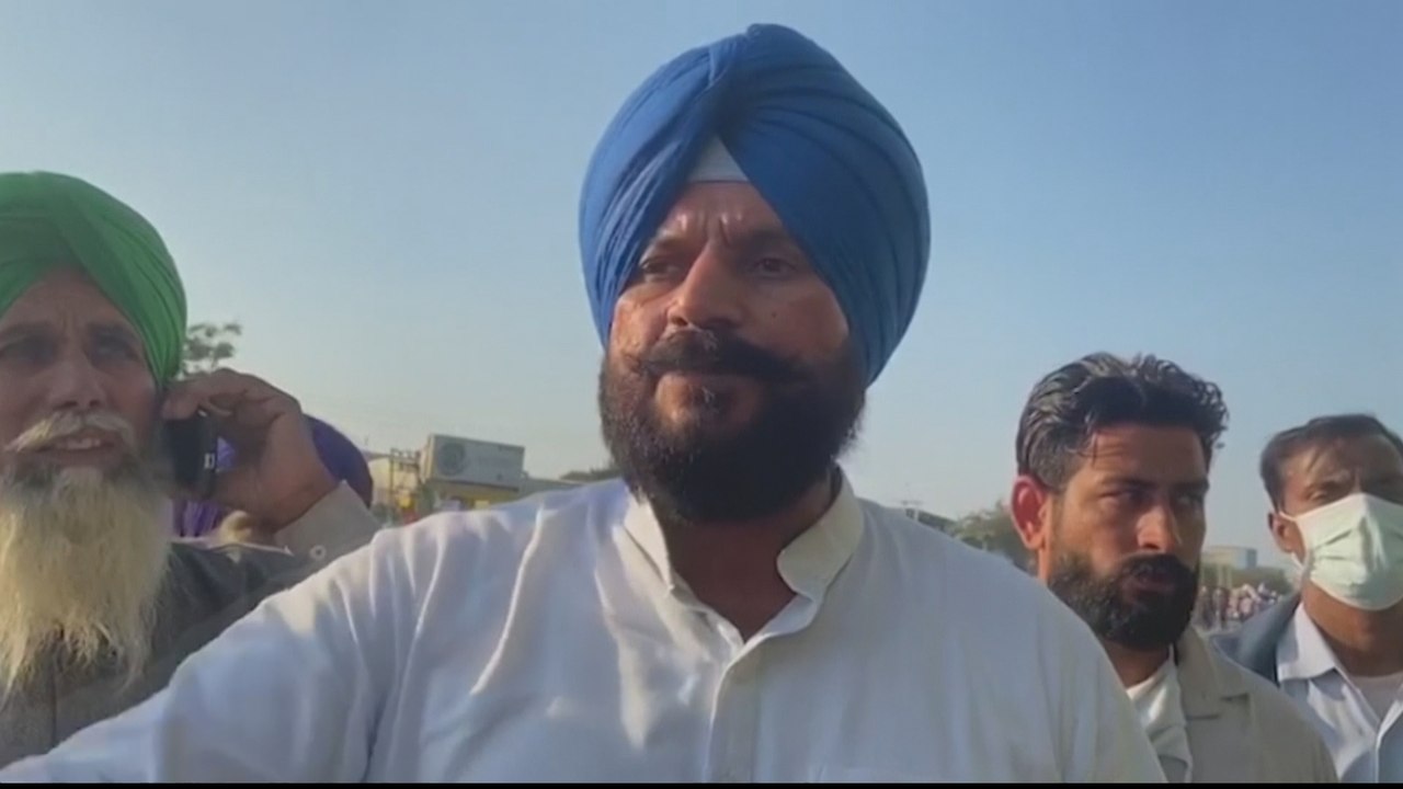 Thousands of farmers march to Indian capital defying tear gas