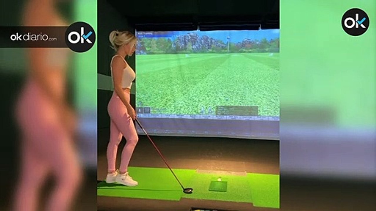 La Kournikova del golf sube de nuevo la temperatura practicando en su propia casa