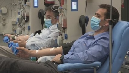 Los supervivientes del covid ponen "su granito de arena" donando plasma