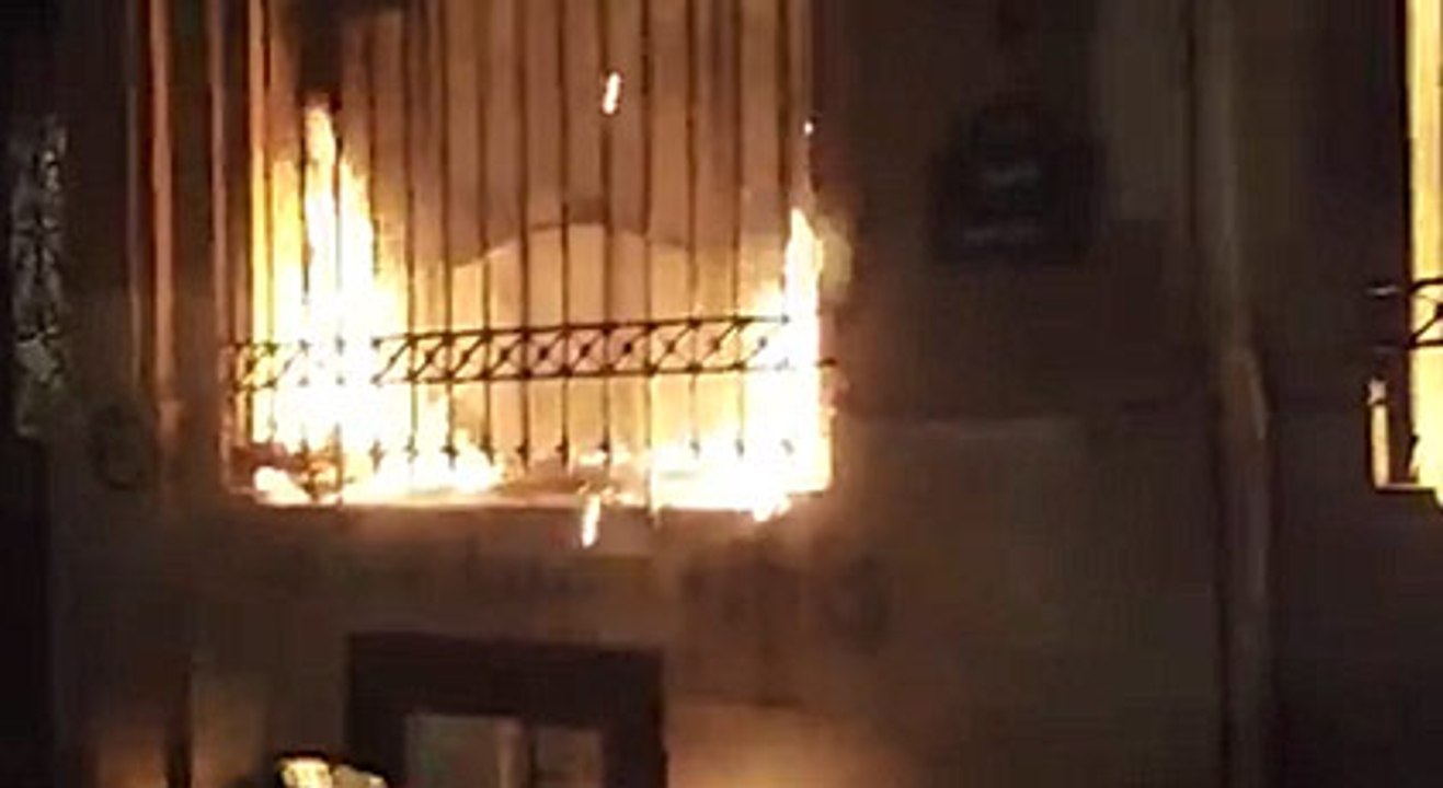 paris yanıyor