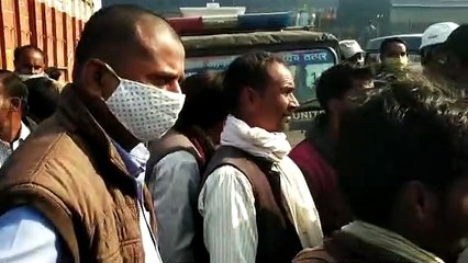 गन्ना पेमेंट न मिलने किसानों ने किया प्रदर्शन