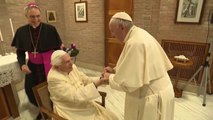 El Papa Francisco visita al ex Papa Benedicto XVI con los nuevos cardenales
