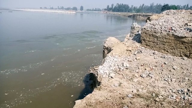 अचानक गंगा का जलस्तर बढ़ने से ग्रामीणों में दहशत का माहौल, गांव वालों ने लगाया प्रशासन पर लापरवाही का आरोप