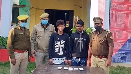 बकेवर पुलिस ने 2 मोबाइल चोरो को किया गिरफ्तार