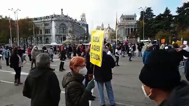 Miles de personas marchan por el centro de Madrid en defensa de la sanidad pública y contra las privatizaciones del PP