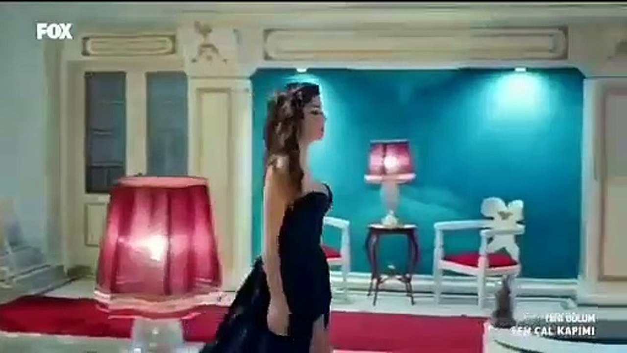 هاندا ارتشيل تبهر الجمهوربهذا الفستان القصير